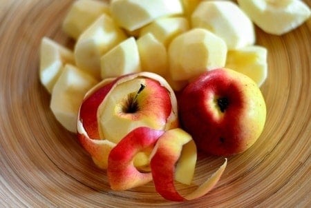 25 Most Healthy Human Food for Pomeranians 3 Apple slices