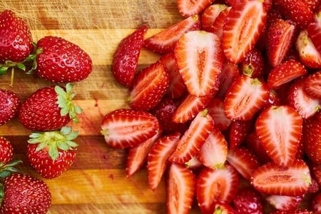 25 Most Healthy Human Food for Pomeranians 14 Strawberries