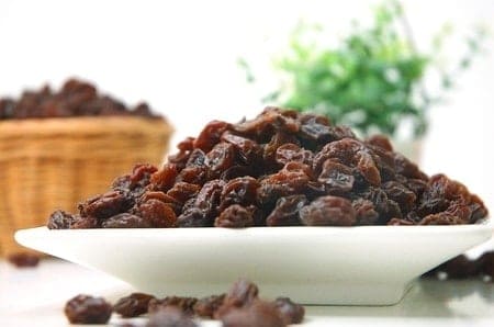 What Food Can Pomeranians Not Eat? (30+ Risky Ingredients) 13 Raisins