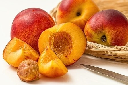 What Food Can Pomeranians Not Eat? (30+ Risky Ingredients) 16 Peaches